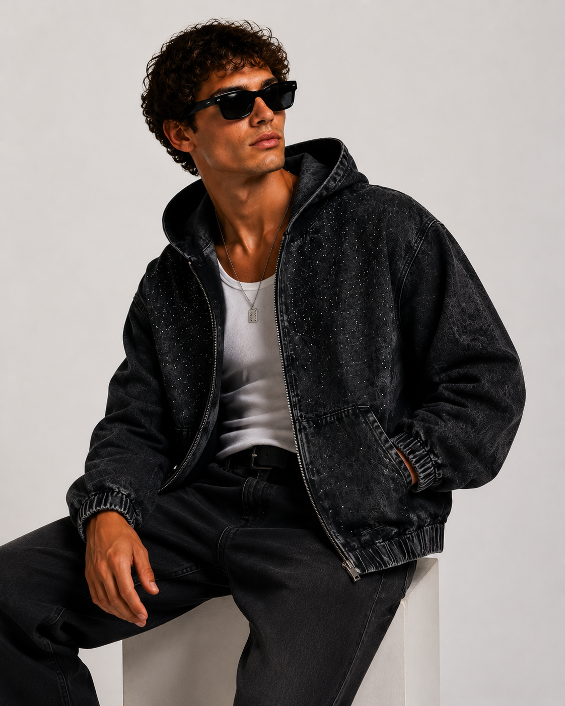 Giacca Nera Oversize Brillantinata con Cappuccio